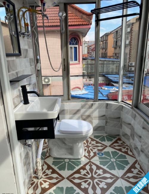 这种厕所谁敢上,简直就是大型社死现场爆笑gif搞笑图片