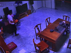 手段残忍，精神舒适爆笑gif搞笑图片