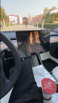 太冷了，烤个火吧爆笑gif搞笑图片