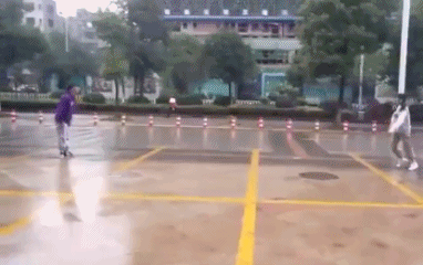 看来老天都提示你男朋友注定劈腿爆笑gif动图爆笑gif搞笑图片