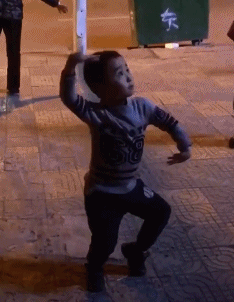 他可能是广场舞的隐藏王者爆笑gif动图爆笑gif搞笑图片