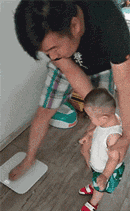 不愿面对真实体重的你爆笑gif动图爆笑gif搞笑图片