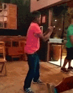 兄弟，你再练十年也不是他的对手爆笑gif动图爆笑gif搞笑图片