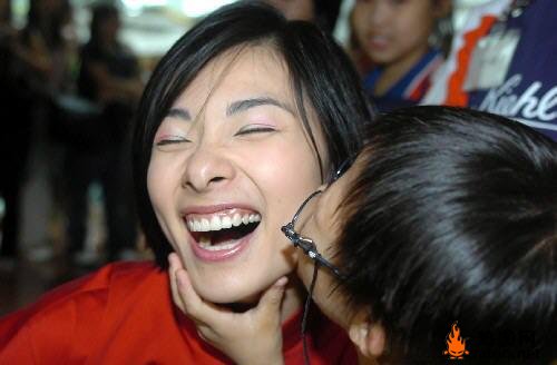 强吻图片爆笑gif搞笑图片