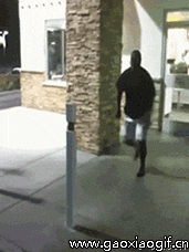 兄弟你这样脱裤子挺不错鸭爆笑gif搞笑图片