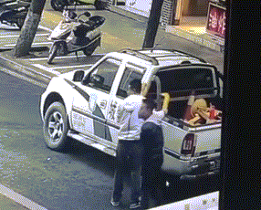 这两兄弟胆子也太大了吧爆笑gif搞笑图片