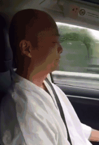 别说话，我在用意念在开车爆笑gif搞笑图片