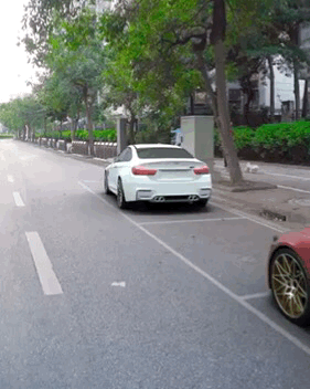 这备胎的作用发挥的淋漓尽致爆笑gif搞笑图片