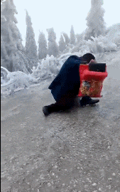 爬了半个小时的坡结果一下回到起点爆笑gif搞笑图片