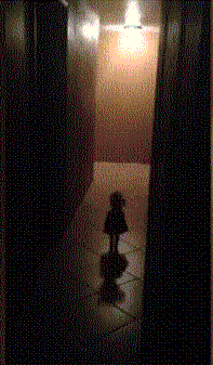 我让你装鬼，看我一脚爆笑gif搞笑图片