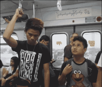 一不小心就暴露你们两的身份了爆笑gif搞笑图片