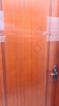 场面一度尴尬，赶紧跑爆笑gif搞笑图片