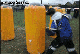 沙袋；叫你打我，给你脑门一下爆笑gif搞笑图片