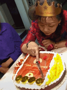 下我一跳，原来是钱呀！爆笑gif搞笑图片