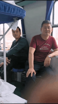 我们这一些人一晚上没睡觉，你信吗爆笑gif搞笑图片