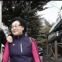 摘下面具的那一刻吓死大娘了爆笑gif搞笑图片