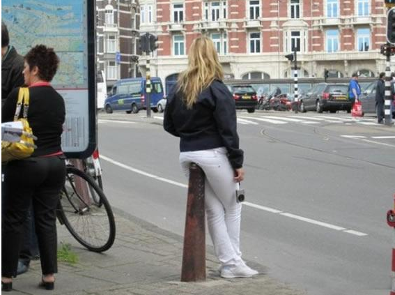 美女路墩搞笑内涵图片爆笑gif搞笑图片