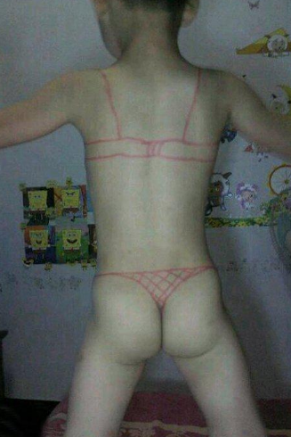 小孩内衣恶搞图搞笑爆笑gif搞笑图片