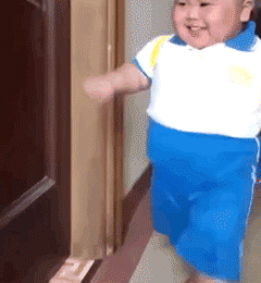 小孩打招呼表情包搞笑gif动态图爆笑gif搞笑图片