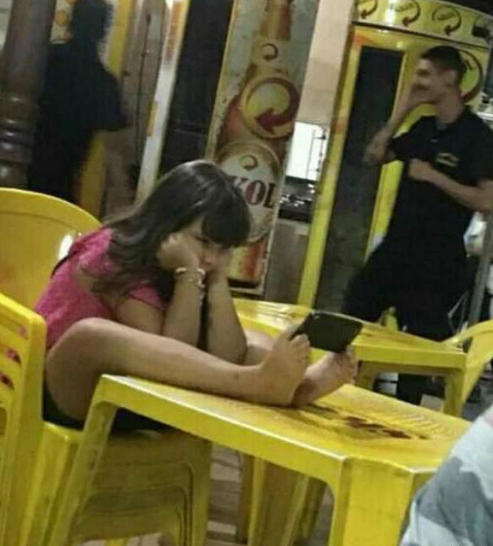 胖子脚玩游戏搞笑图片爆笑gif搞笑图片