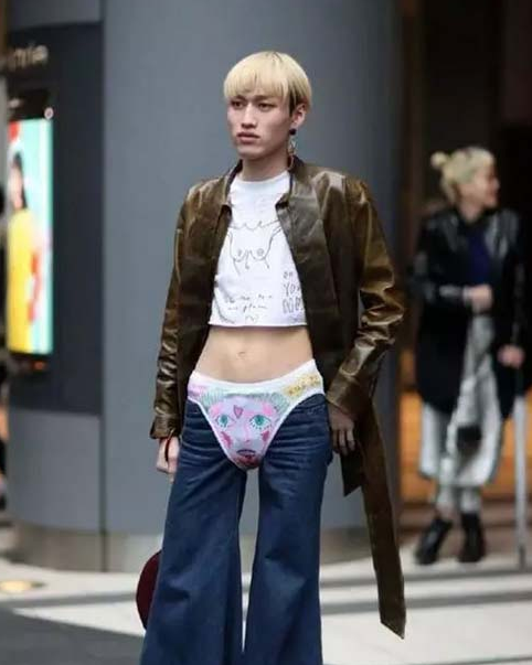 奇葩怪异服装内衣外穿搞笑图片爆笑gif搞笑图片