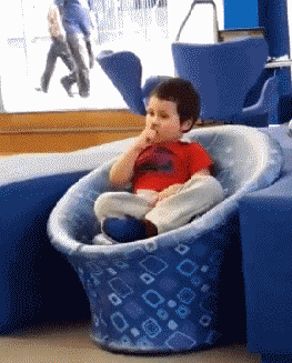 熊孩子吃鼻涕搞笑gif动态图片爆笑gif搞笑图片