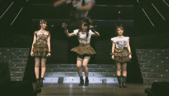 日本女团跳舞失误搞笑gif动图爆笑gif搞笑图片