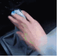 开车玩游戏翻车现场搞笑gif动态表情包爆笑gif搞笑图片