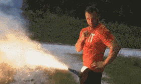 外国人玩烟花失误搞笑gif动态图爆笑gif搞笑图片