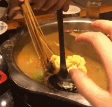 手机拍照掉火锅搞笑动态表情包图爆笑gif搞笑图片