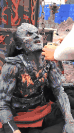 电影恐怖妆容喂吃饭搞笑动态图爆笑gif搞笑图片