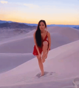 美女站立一字马劈叉失败搞笑动态图爆笑gif搞笑图片