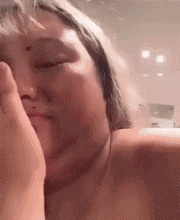 美女半脸化妆前后搞笑对比图爆笑gif搞笑图片