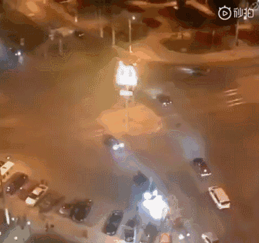 搞笑的汽车漂移入库gif图爆笑gif搞笑图片