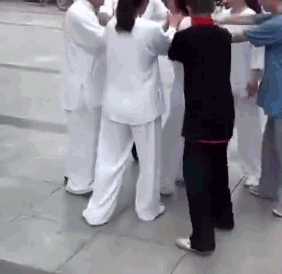 大妈练太极的搞笑动图爆笑gif搞笑图片