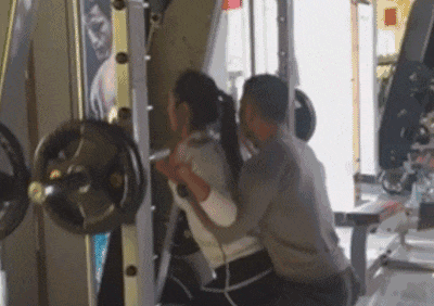 美女健身的内涵搞笑图爆笑gif搞笑图片