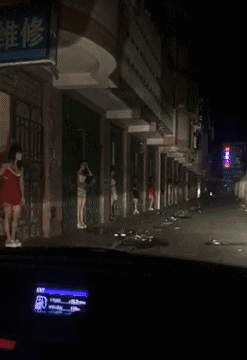 搞笑的美女红灯区图爆笑gif搞笑图片