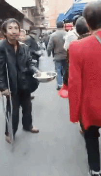 乞丐一条街的搞笑动图爆笑gif搞笑图片