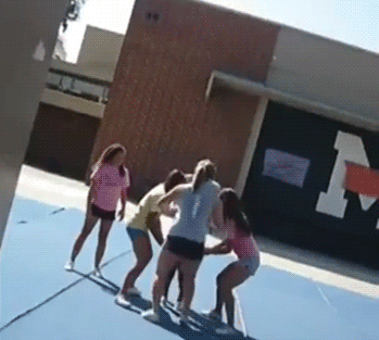 玩游戏摔倒的搞笑动图爆笑gif搞笑图片