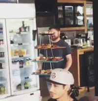 端菜摔倒的搞笑动图爆笑gif搞笑图片