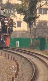 搞笑的印度火车图爆笑gif搞笑图片