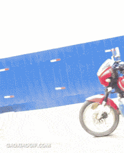 骑摩托车作死摔倒的搞笑图爆笑gif搞笑图片