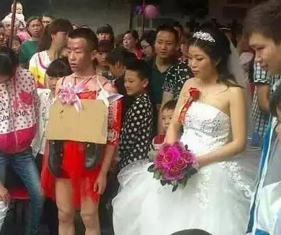 低俗的搞笑闹婚图爆笑gif搞笑图片