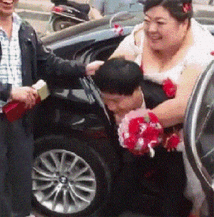 结婚被新娘的搞笑GIF动图爆笑gif搞笑图片