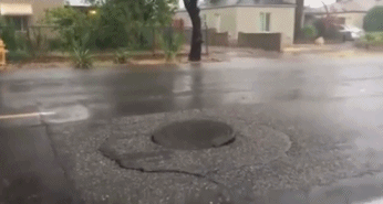 搞笑的下水阴井盖GIF动图爆笑gif搞笑图片