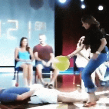 男生蛋疼的搞笑GIF动图爆笑gif搞笑图片