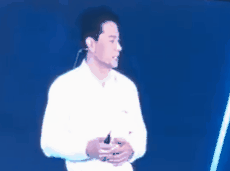 百度AI李彦宏被泼矿泉水的搞笑GIF动态图片爆笑gif搞笑图片