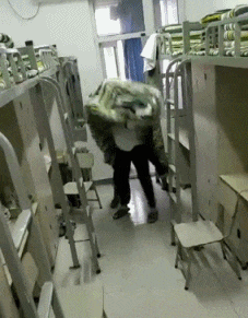 搞笑的大学宿舍室友逗逼生活GIF动图爆笑gif搞笑图片