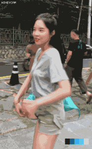 超短裙美女搞笑的安全裤GIF动图爆笑gif搞笑图片