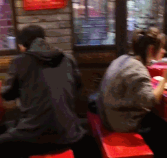 对面坐毛绒玩偶吃火锅的搞笑动图爆笑gif搞笑图片